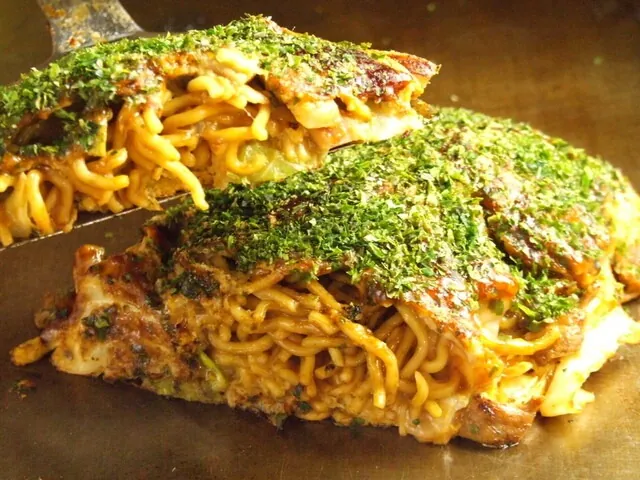 鉄板で仕上げた焼きそば